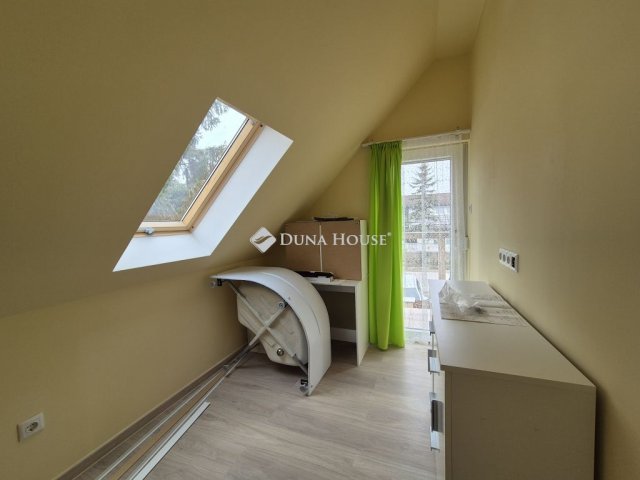 Eladó nyaraló, Balatonkenesén 95 M Ft, 6 szobás