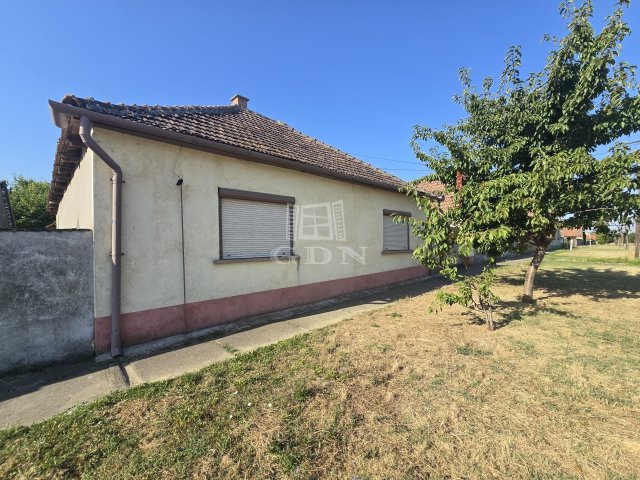 Eladó családi ház, Katymáron 5.5 M Ft, 3 szobás