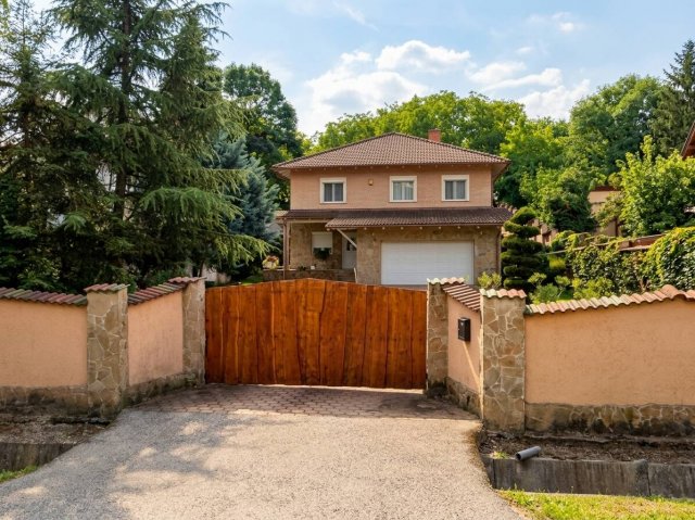 Eladó családi ház, Érden 219.5 M Ft, 4 szobás