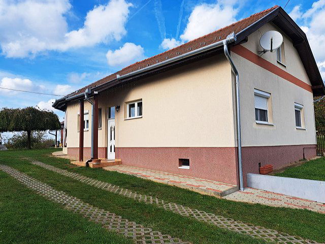 Eladó családi ház, Zalaegerszegen 69.9 M Ft, 3 szobás