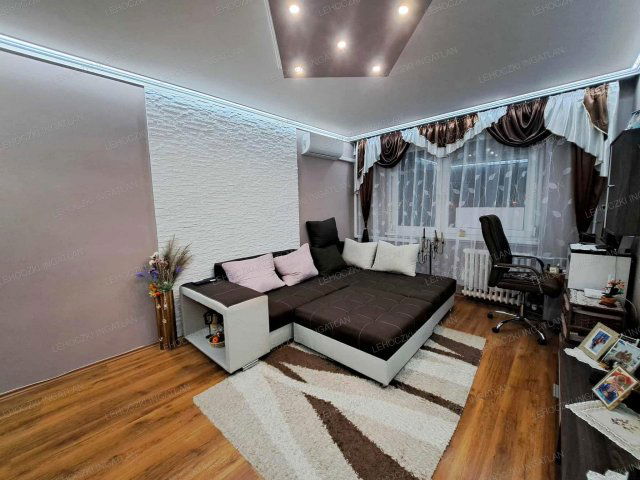 Eladó panellakás, Nyíregyházán 54.9 M Ft, 4 szobás