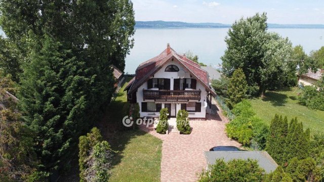 Eladó családi ház, Balatonbogláron 890 M Ft, 7 szobás