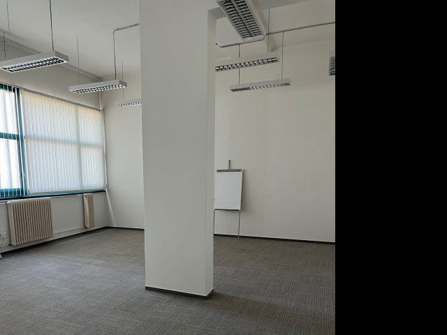 Kiadó iroda, Tatabányán, Fő téren 853 E Ft / hó