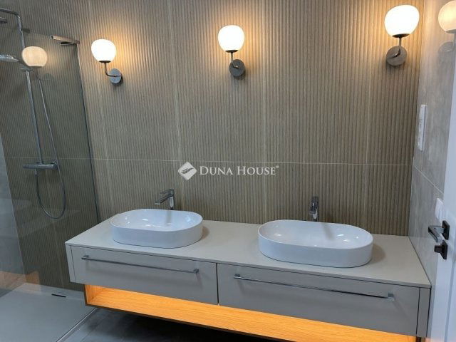 Eladó családi ház, Csömörön 199 M Ft, 4 szobás