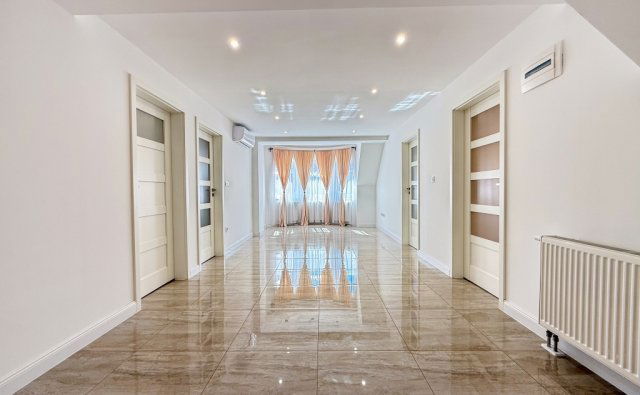 Eladó családi ház, Miskolcon 190 M Ft, 5 szobás