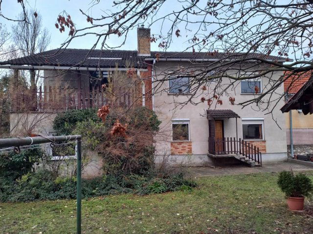 Eladó családi ház, Tatán 85.9 M Ft, 4 szobás