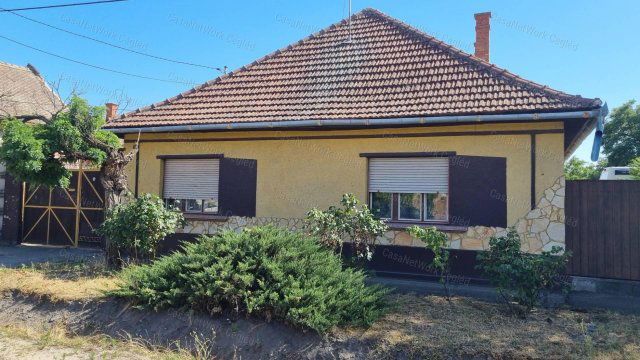 Eladó családi ház, Cegléden 48 M Ft, 4 szobás