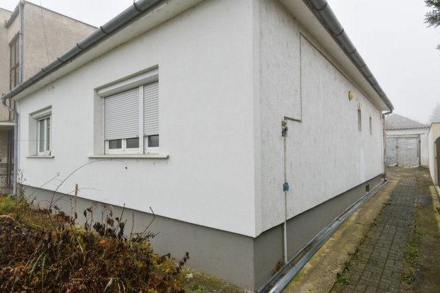 Eladó családi ház, Veszprémben 99.89 M Ft, 3 szobás