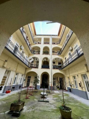 Eladó téglalakás, Budapesten, VII. kerületben 104.9 M Ft