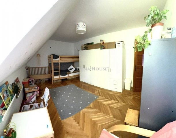 Eladó téglalakás, Pécsett 86 M Ft, 3 szobás