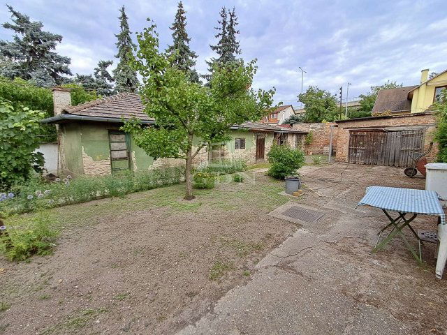 Eladó családi ház, Budapesten, XV. kerületben 84.9 M Ft