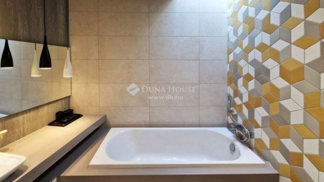 Eladó családi ház, Budapesten, III. kerületben 480 M Ft