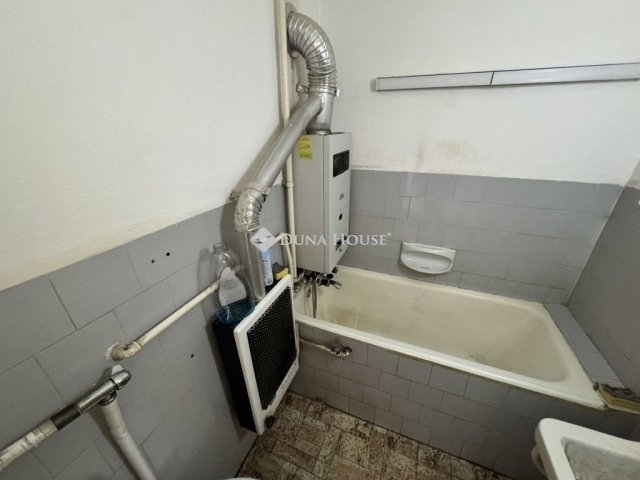 Eladó téglalakás, Kecskeméten 34.9 M Ft, 1 szobás