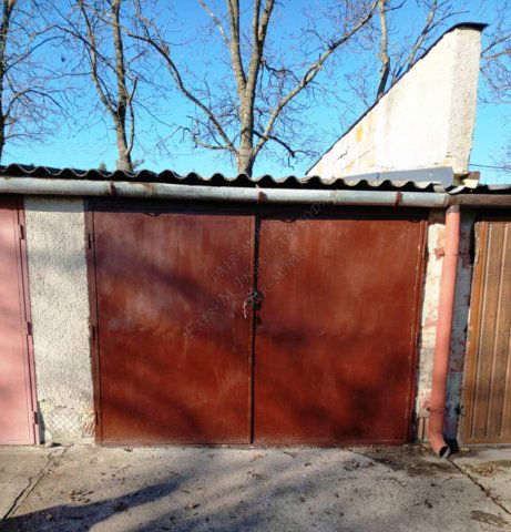 Eladó garázs, Hódmezővásárhelyen 5.2 M Ft