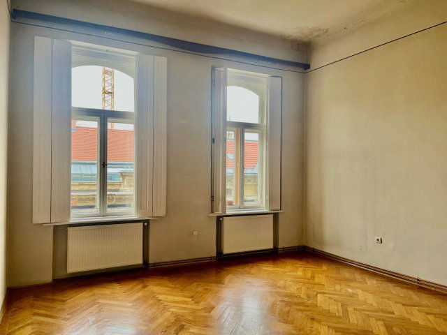 Eladó téglalakás, Budapesten, VI. kerületben 79.9 M Ft, 1 szobás