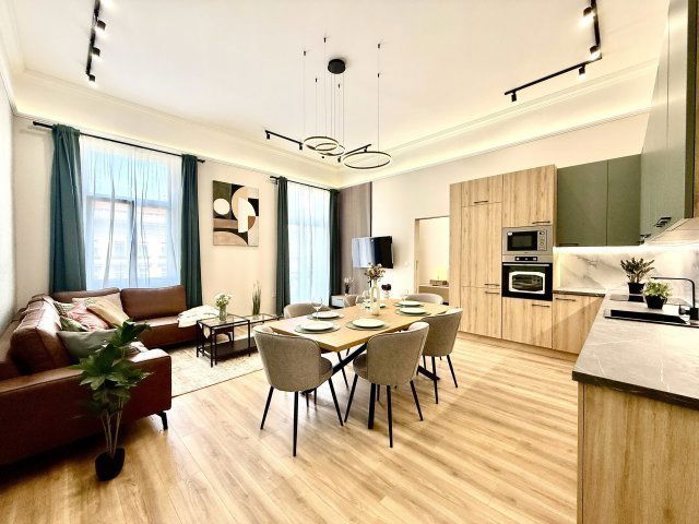 Eladó téglalakás, Budapesten, VIII. kerületben, Rákóczi úton