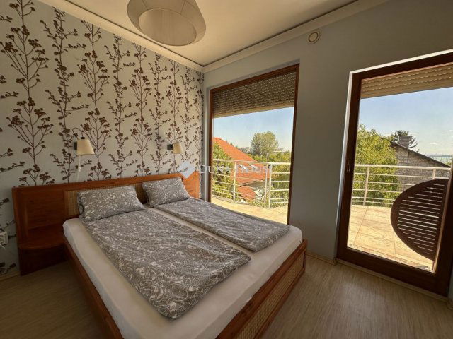 Eladó családi ház, Balatonfüreden 320 M Ft, 7 szobás
