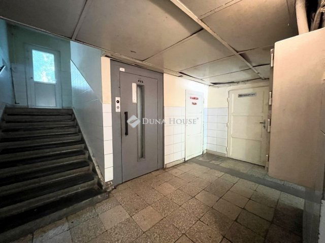 Eladó panellakás, Veszprémben 64 M Ft, 3+1 szobás