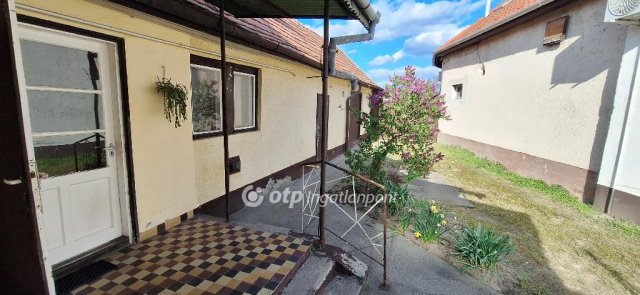 Eladó családi ház, Kiskőrösön 39.9 M Ft, 3 szobás