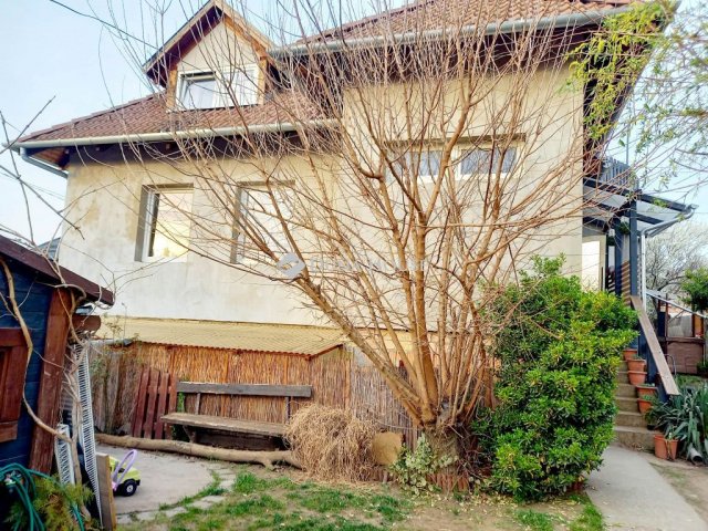 Eladó családi ház, Fóton 189.9 M Ft, 11 szobás