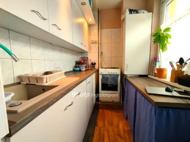 Eladó panellakás, Székesfehérvárott 54.99 M Ft, 2 szobás