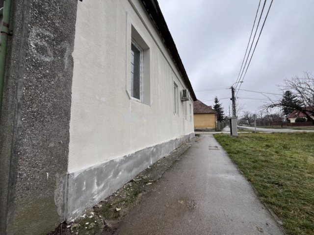 Eladó családi ház, Berhidán 60 M Ft, 3+1 szobás