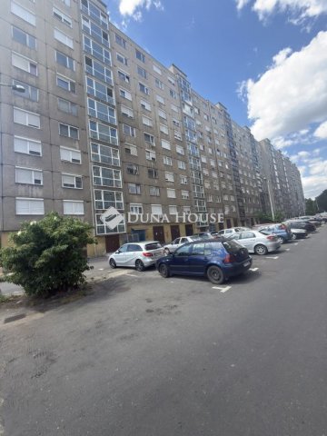 Eladó panellakás, Tatabányán, Mártírok úton 25.99 M Ft