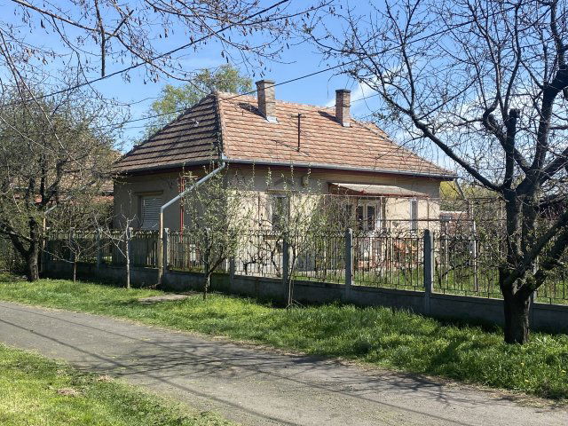 Eladó családi ház, Abonyban 25 M Ft, 2 szobás