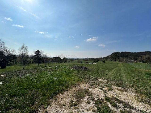 Eladó telek, Csákváron 8 M Ft / költözzbe.hu