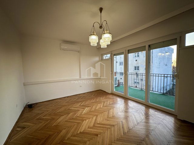 Eladó téglalakás, Székesfehérvárott 55.99 M Ft, 3 szobás