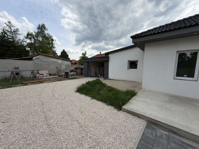 Eladó családi ház, Gyulán 99 M Ft, 4+1 szobás