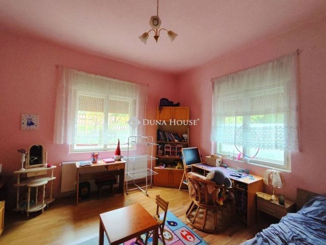 Eladó családi ház, Balatonkenesén 80 M Ft, 4 szobás