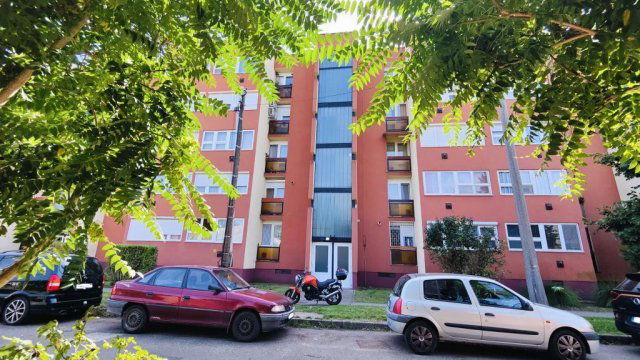 Eladó panellakás, Hatvanban, Vas Gereben utcában 35.5 M Ft