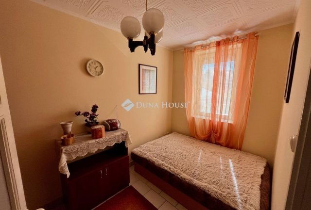 Eladó téglalakás, Szegeden 63.9 M Ft, 2 szobás