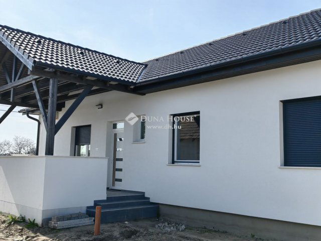 Eladó családi ház, Nagykőrösön 79.995 M Ft, 4 szobás