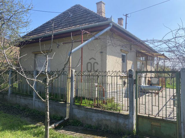 Eladó családi ház, Abonyban 25 M Ft, 2 szobás