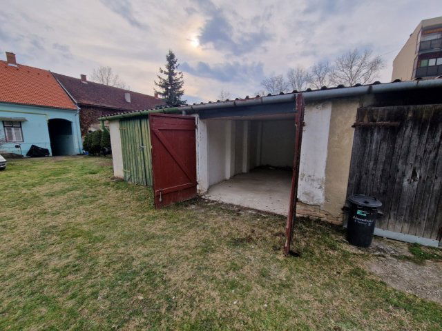 Kiadó garázs, Kaposváron, Gróf Apponyi Albert utcában, 1 szobás