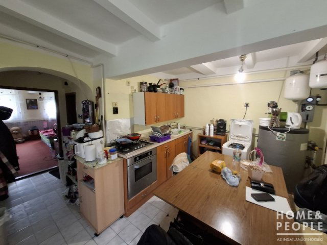 Eladó családi ház, Szegeden 51.5 M Ft, 2 szobás