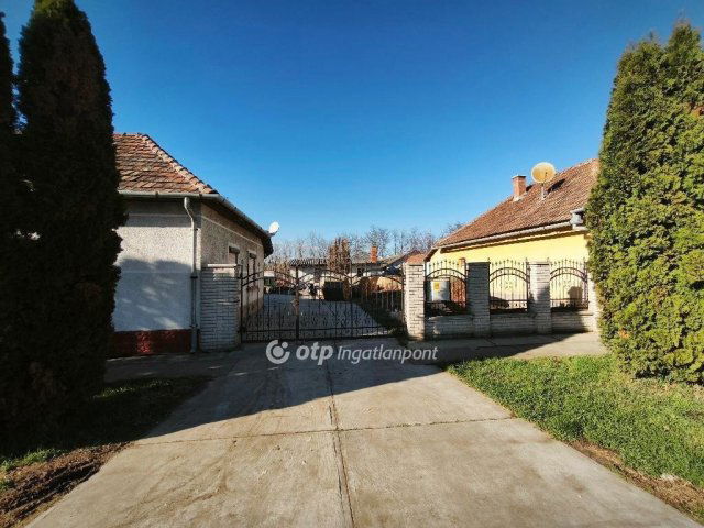 Eladó családi ház, Gádoroson 16 M Ft, 4 szobás