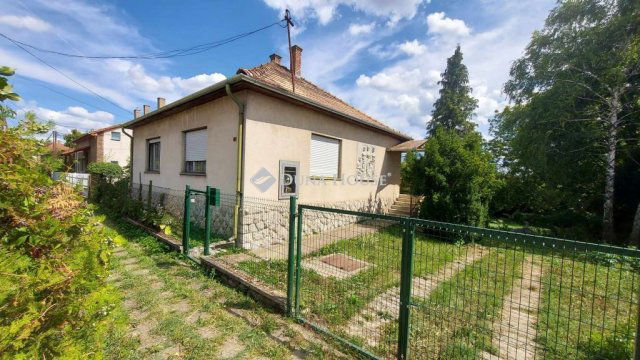 Eladó családi ház, Dombóváron 31.9 M Ft, 3 szobás