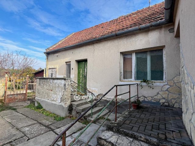 Eladó családi ház, Székesfehérvárott 62 M Ft, 3 szobás