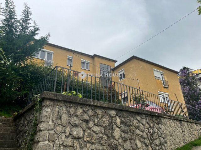 Kiadó téglalakás, albérlet, Pécsett, Magaslati úton, 3 szobás