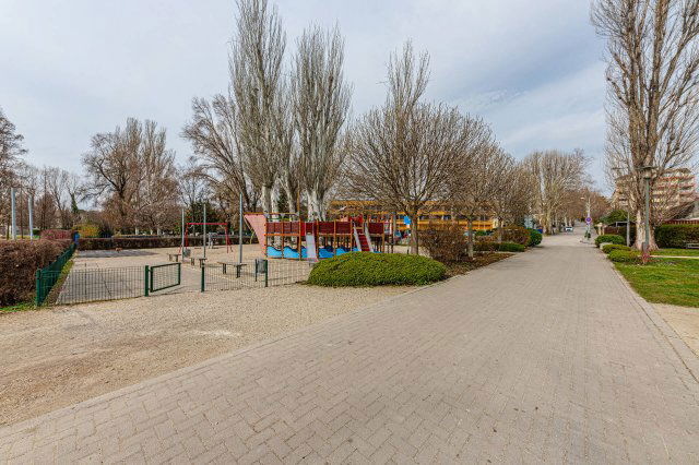 Kiadó téglalakás, albérlet, Balatonfüreden 340 E Ft / hó