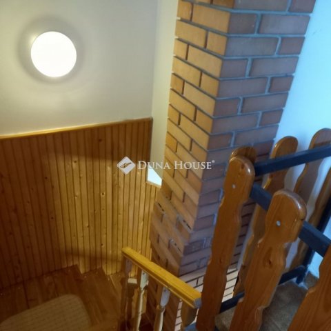 Eladó nyaraló, Tóalmáson 20 M Ft, 3 szobás