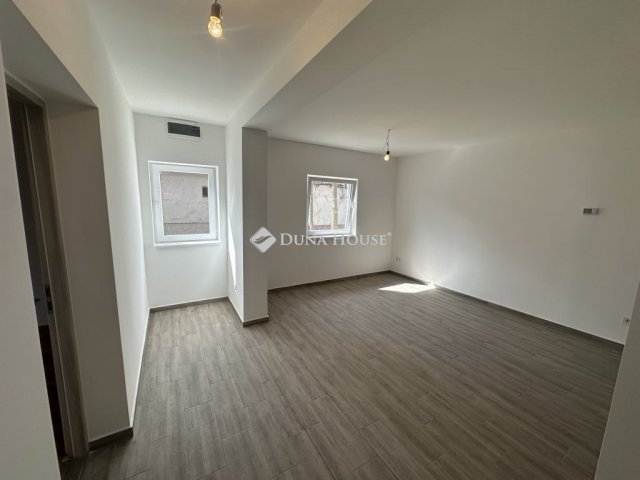 Eladó családi ház, Cegléden 72.99 M Ft, 3 szobás