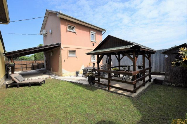 Eladó nyaraló, Hajdúszoboszlón 79 M Ft, 4+2 szobás