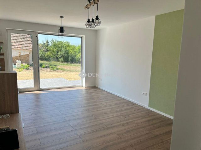 Eladó ikerház, Cserszegtomajon 78.9 M Ft, 4 szobás