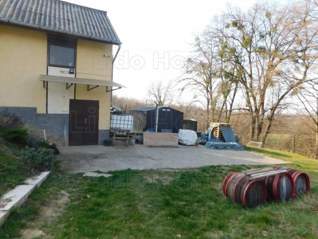 Eladó mezogazdasagi ingatlan, Mosdóson 22.7 M Ft