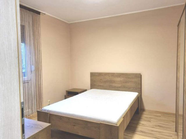 Kiadó panellakás, albérlet, Pécsett, Madách Imre utcában