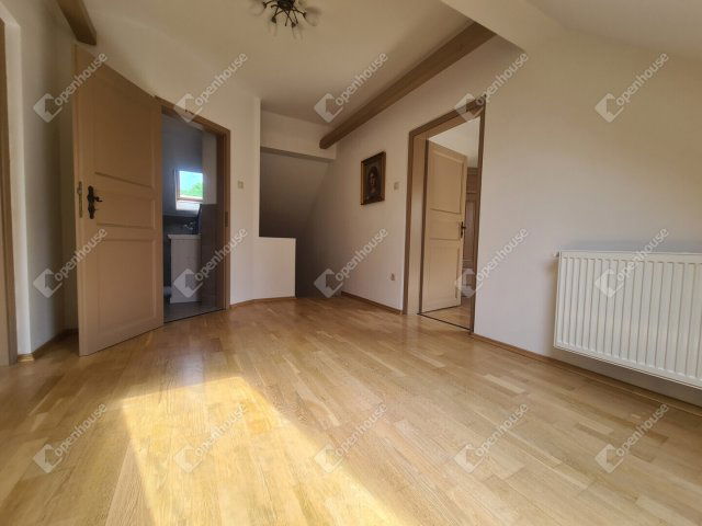 Eladó családi ház, Pannonhalmán 175 M Ft, 5 szobás